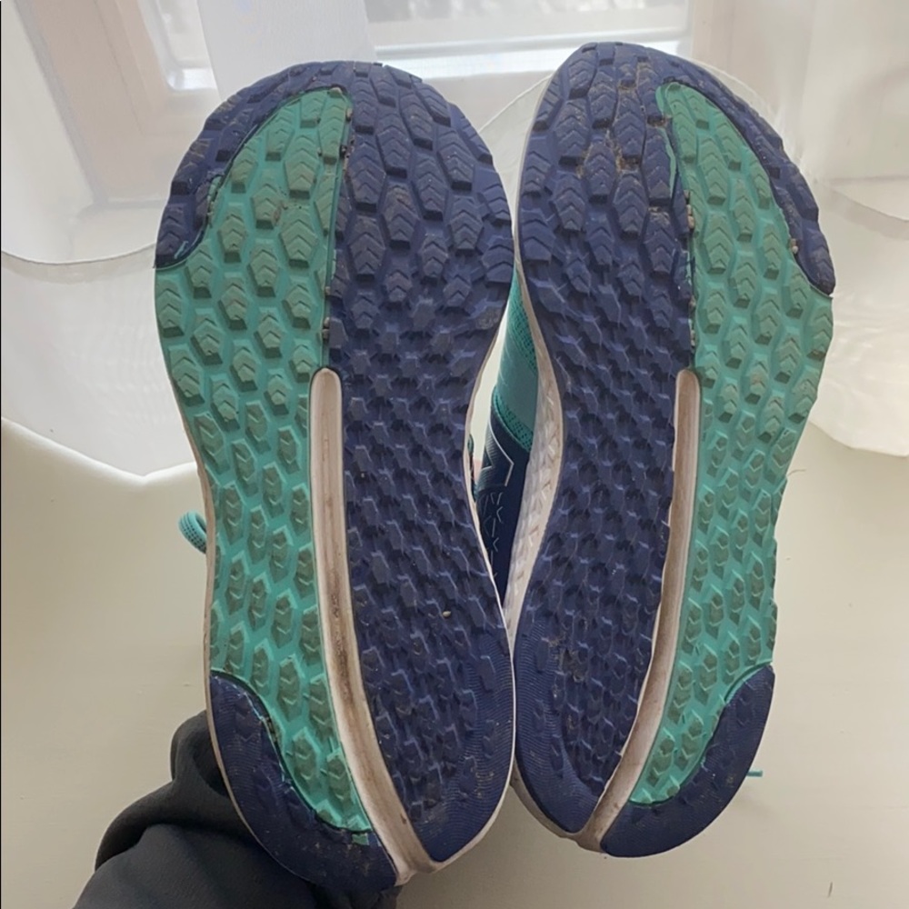 Running shoes - Picture 3 of 5